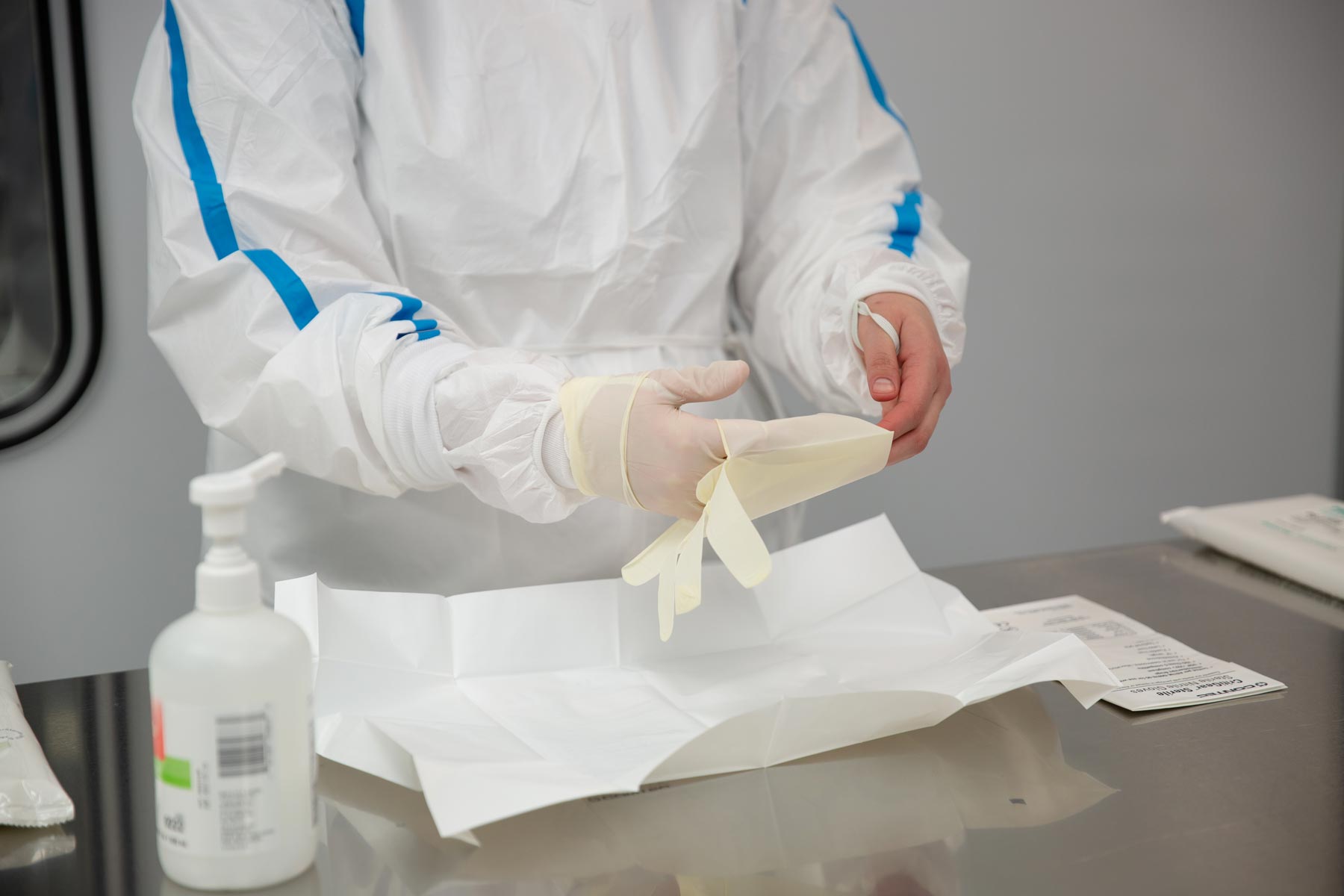 Contec CritiGear™ Sterile Nitrile Gloves-3
